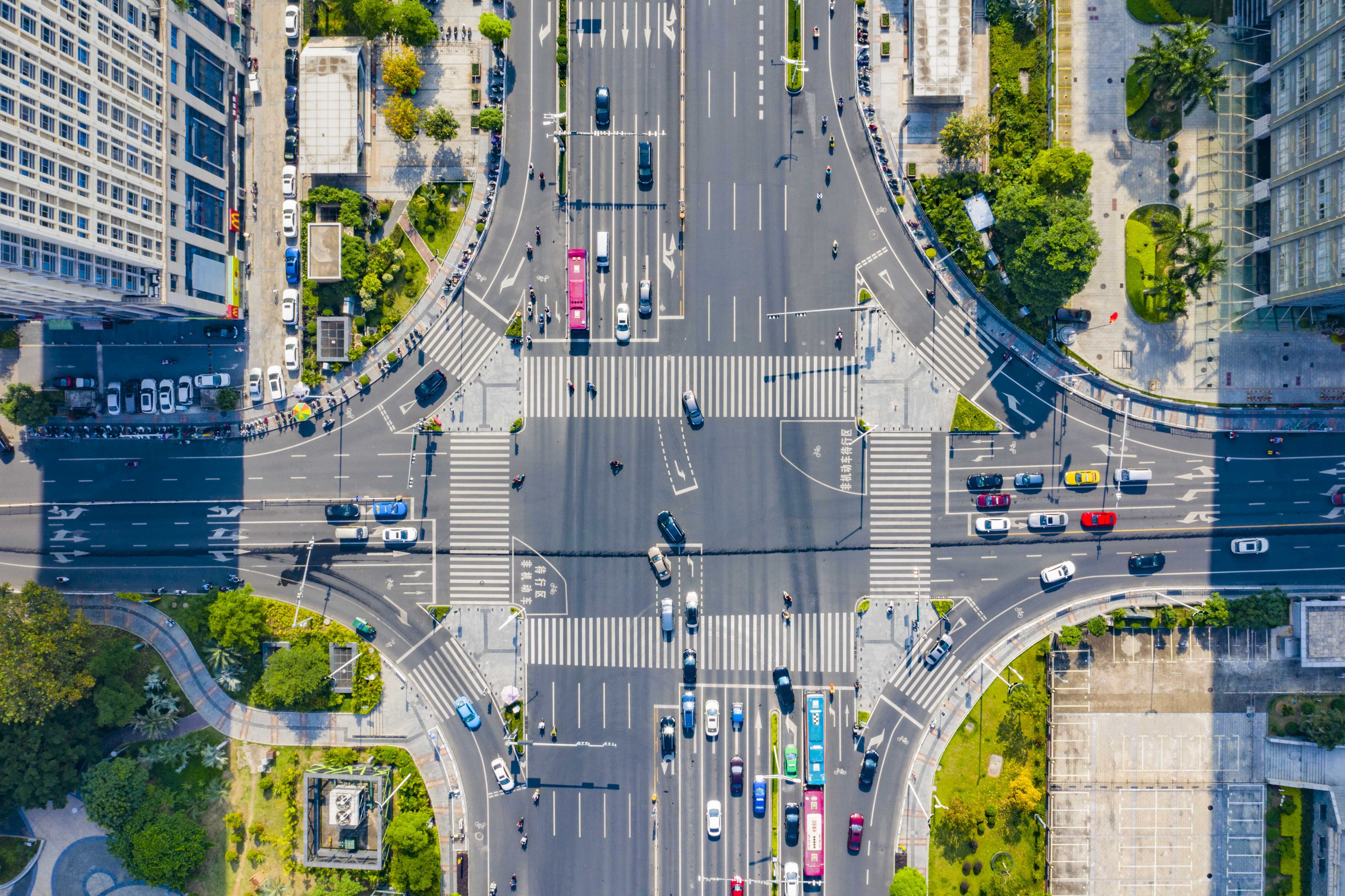 千庫網(wǎng)_城市中午車流十字路口無人機(jī)攝影圖配圖_攝影圖編號(hào)179162